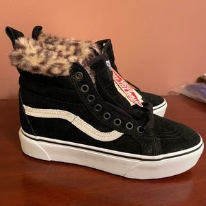 NWT Hi Top Fur Lined Vans